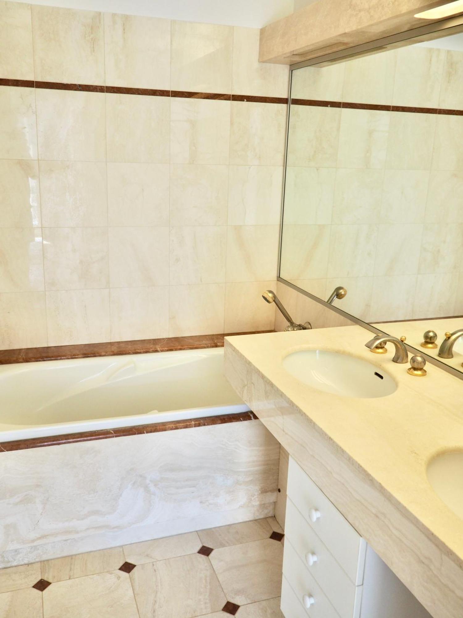 Magnifique T4 Vue Et Parking Prive Appartement *